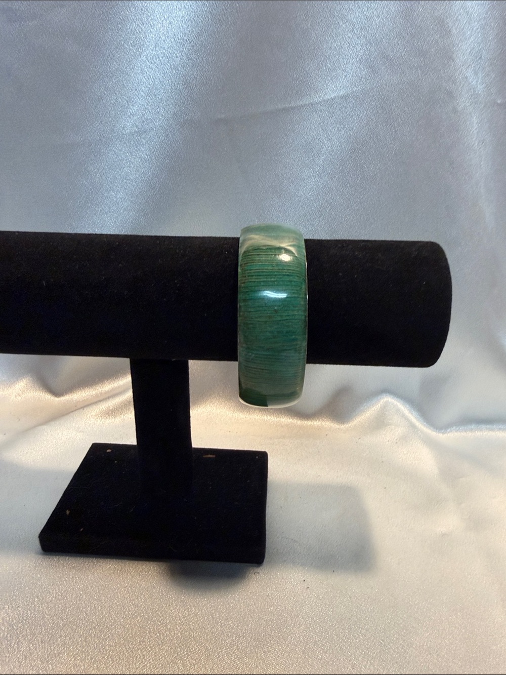 Source Unknown Emerald Green Resin Bangle Bracelet